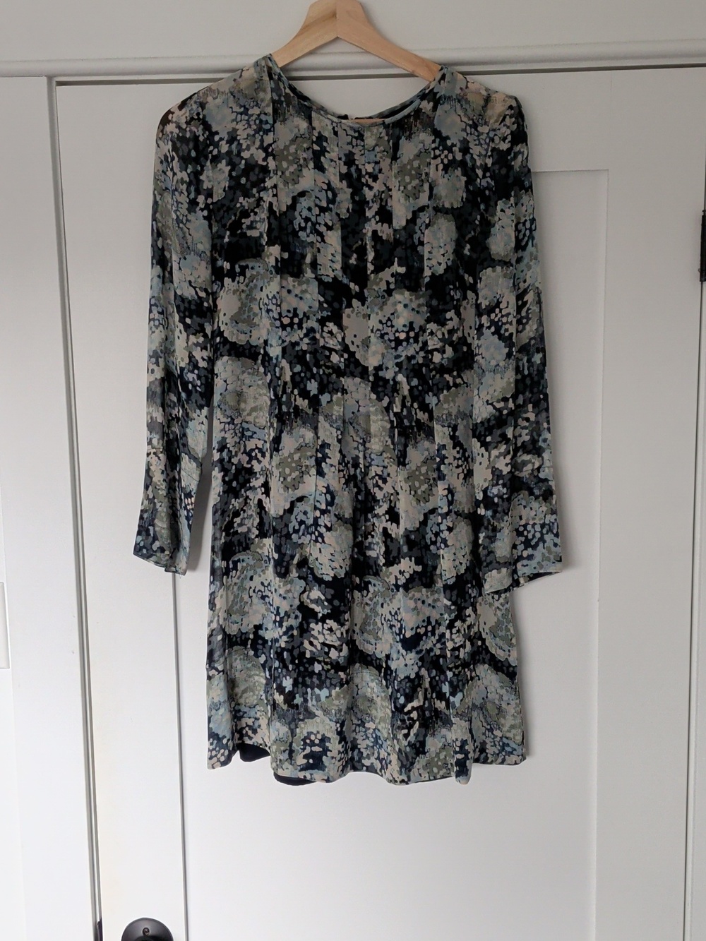 Club Monaco Delaynee 100% Silk Floral Pintuck Mini Dress Size 0